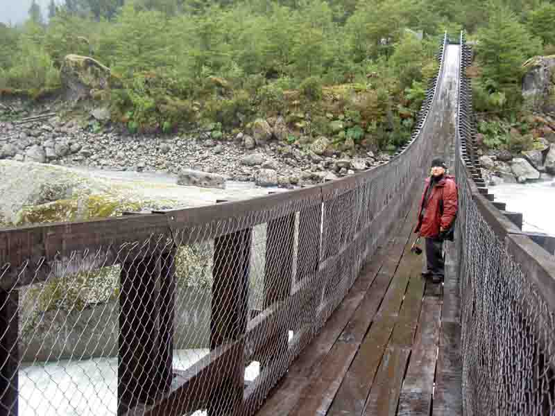 Brücke beim Colgante-Gletscher